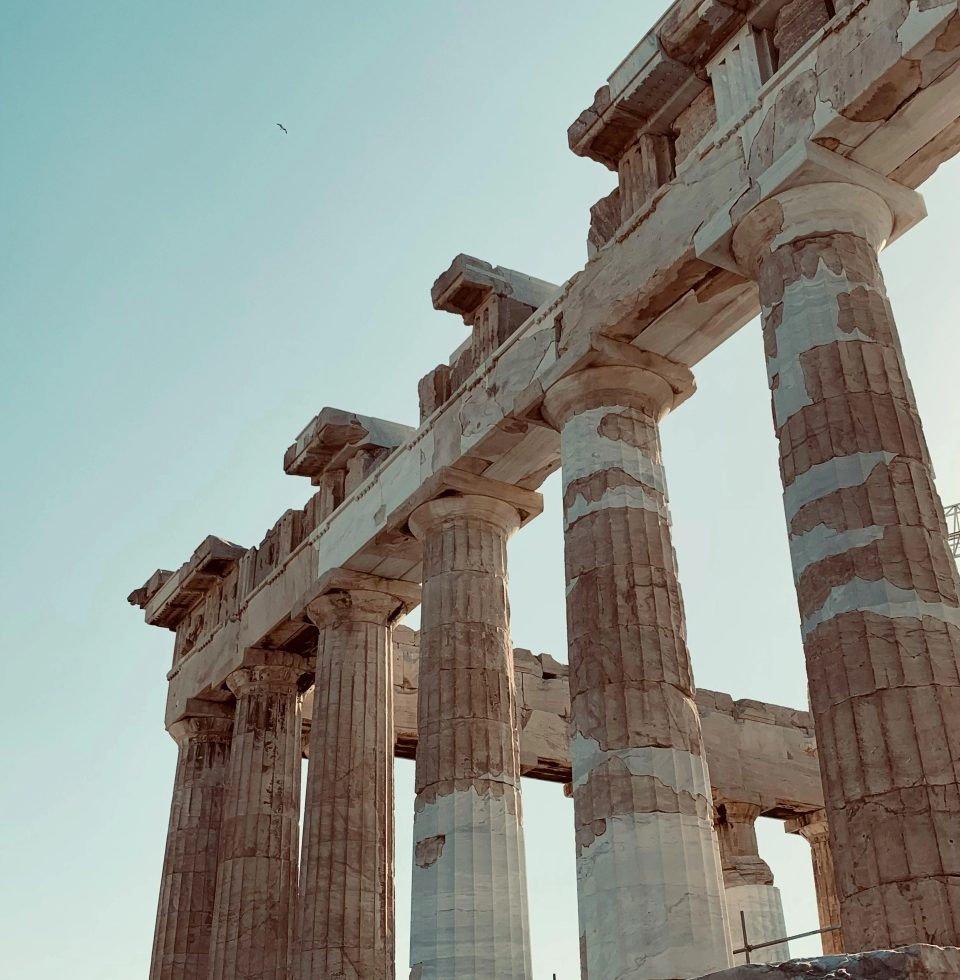 imagen de ruina clásica-griega o romana en entorno